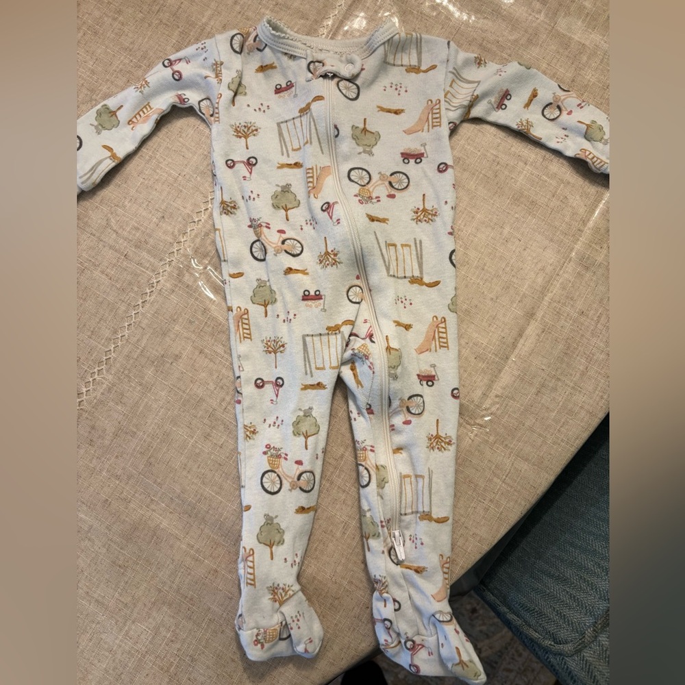 Gerber Long Sleeve Zip Up Footie Onesie, Playground Print, 0-3 Months